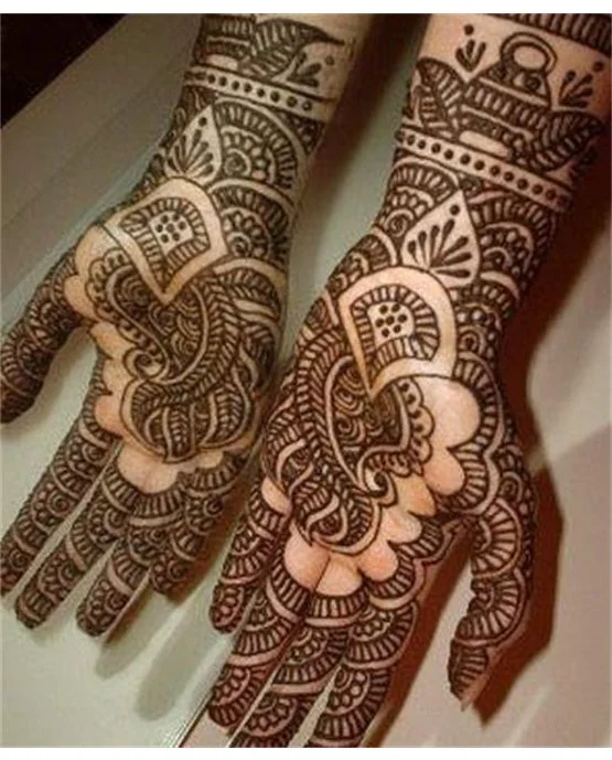 Contemporary Tendril With Chain Covering Front Full Hand Mehndi Design